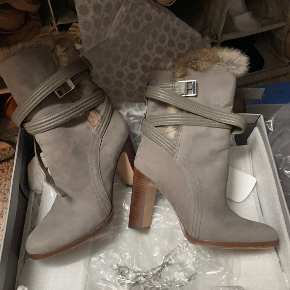 Gray suede boots with fur